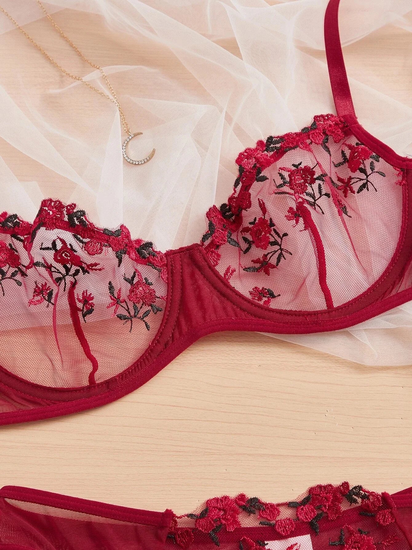 Women Floral Embroidory Set
